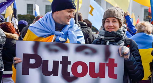 Le crepe nel muro della propaganda e la frenata dell'economia